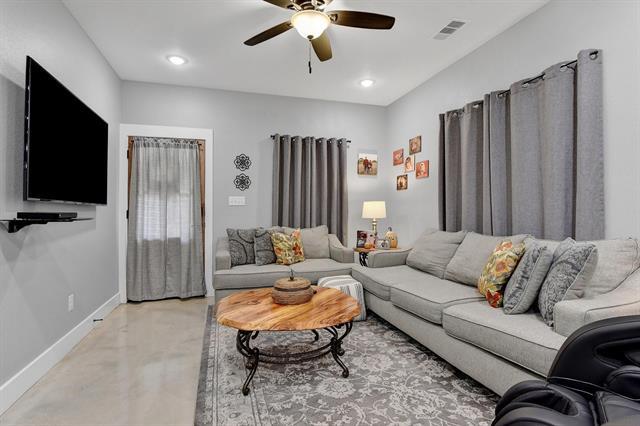 Building Photo - 1131 W Owings St