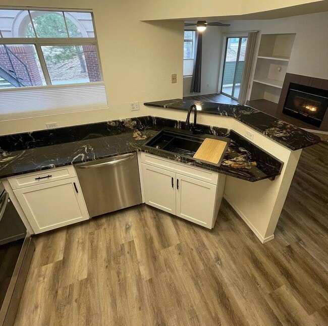Building Photo - 2 Bed, 2 bath in Quiet Community. New HVAC, New Flooring. Community pool and clubhouse access. MO...