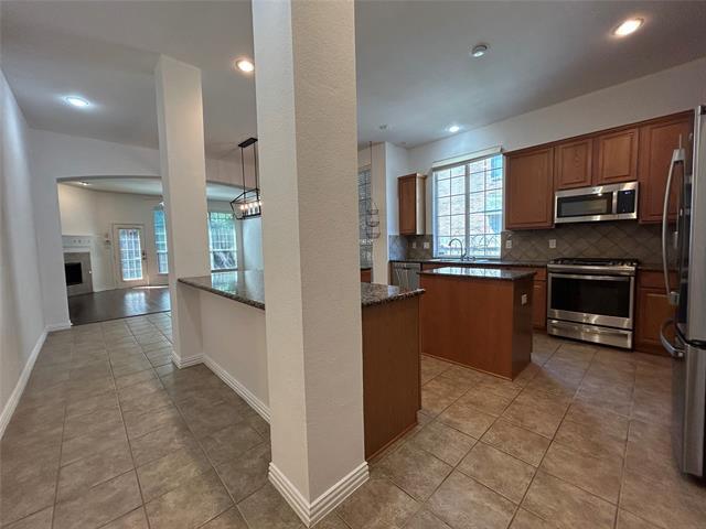 Building Photo - 4840 Van Zandt Dr