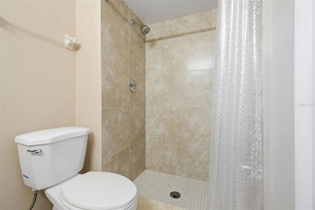 Building Photo - 754 Summerland Dr