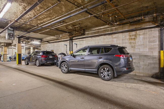 Building Photo - 333 N Jefferson St