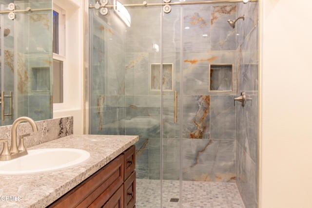 Building Photo - 713 Mission Dr