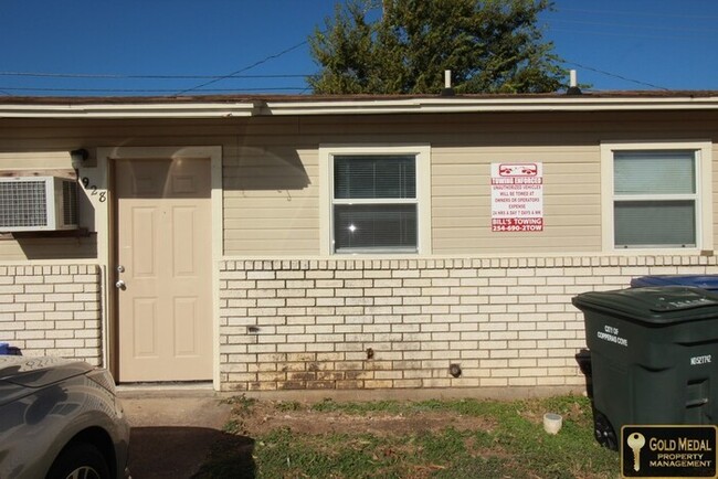 Building Photo - Charming 1-bedroom, 1-bath now available f...