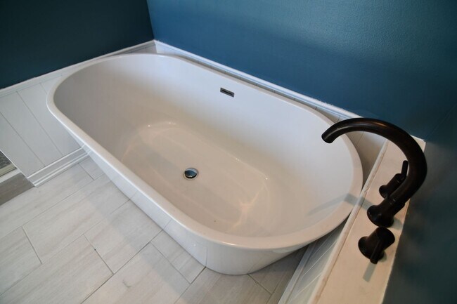 Building Photo - Zachary School District!  Trendy, 3 bedroom, 2.5 bath home in coveted Marshall Bonds Subdv