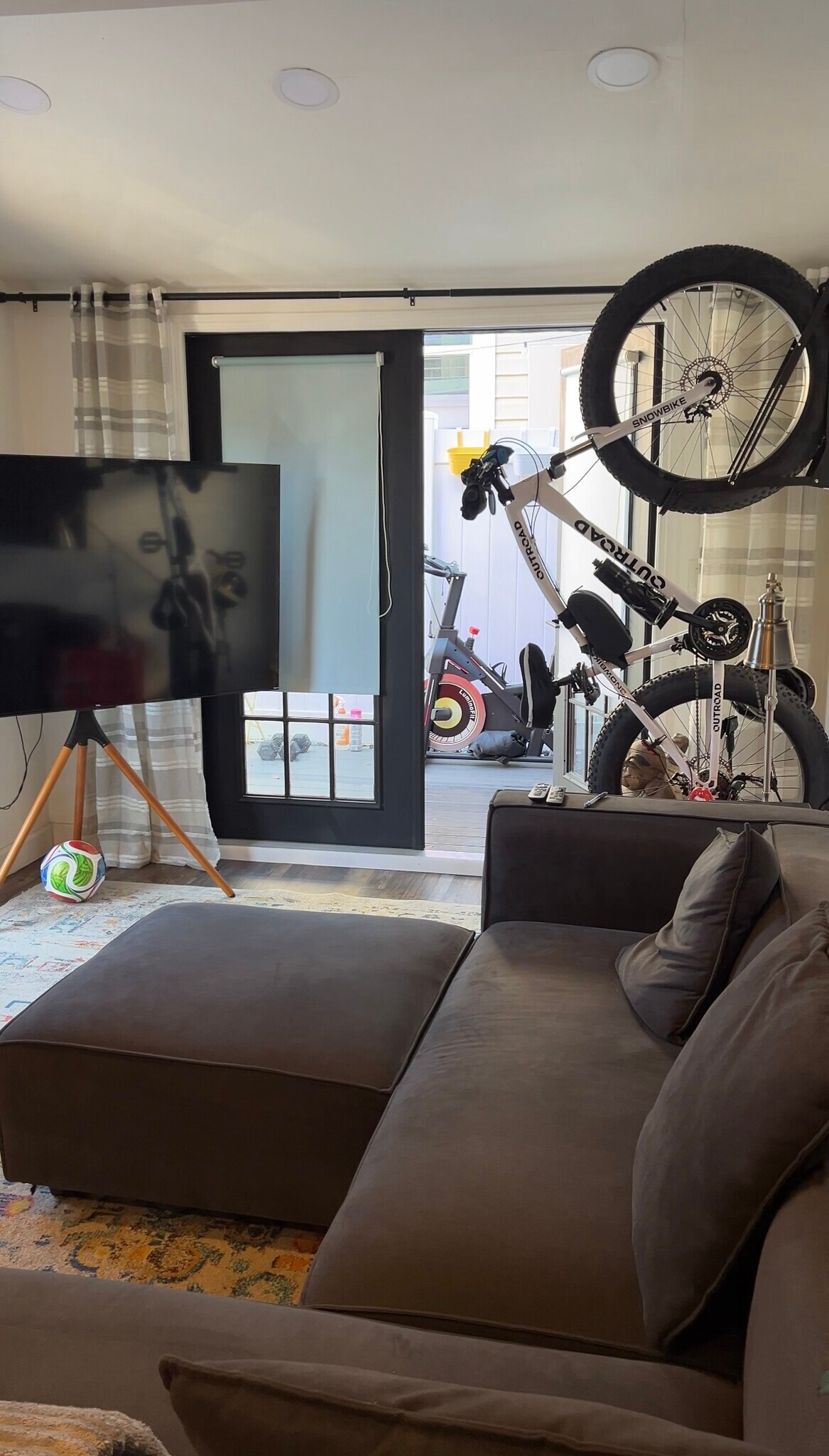 Building Photo - 1034 Queen St N