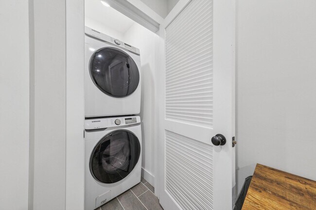 Building Photo - 183 Gates Ave