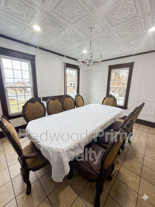 Building Photo - 401 S Center St