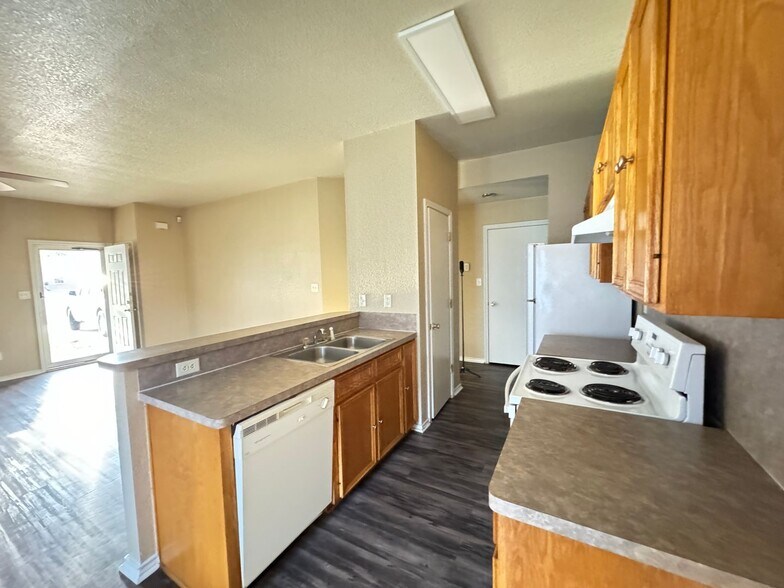 Building Photo - 3406 Toledo Dr