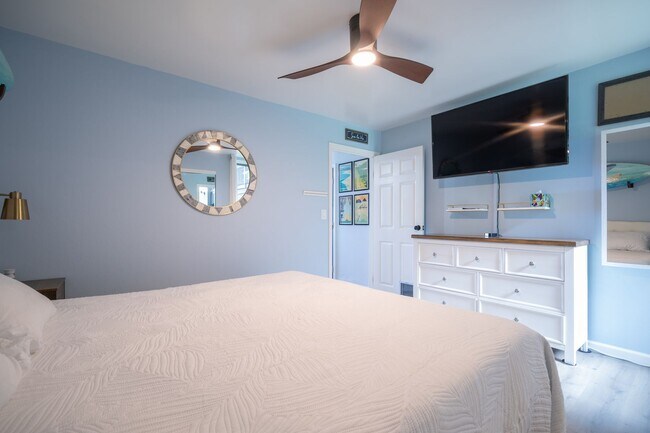 Building Photo - Epic Ocean-View 1bd at Makaua Village — Fully Renovated, Furnished, 2 Parking