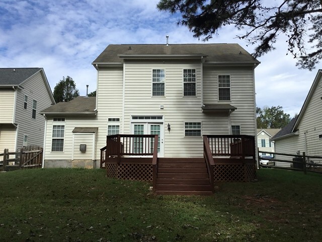 Building Photo - 1015 Farmingham Ln