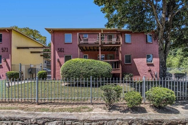 Primary Photo - 561 Formwalt St SW