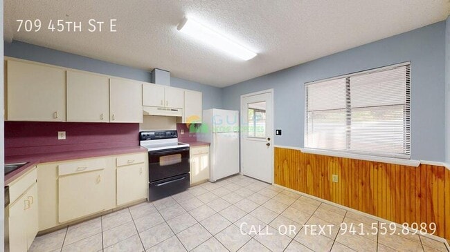 Building Photo - 709 45th St E