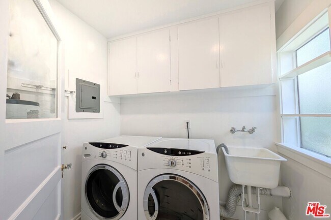 Building Photo - 942 Lincoln Blvd