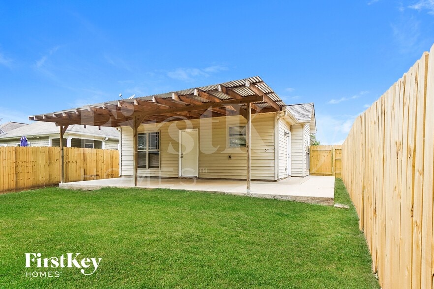 Building Photo - 221 Creekstone Tr