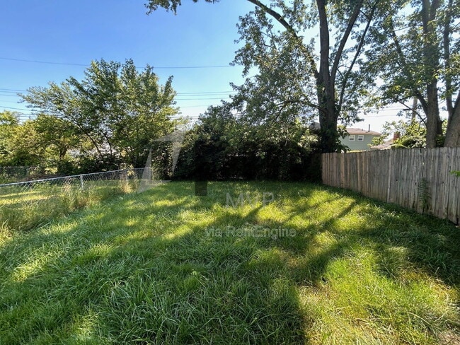 Building Photo - 3029 Rotunda Ct S