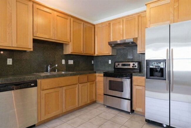 Building Photo - Downtown Oakland Condo w/ Parking & In Unit Laundry