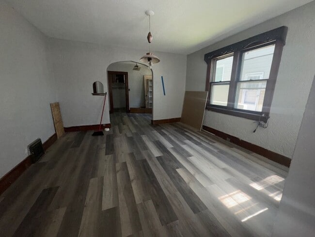 Building Photo - 1208 W 15th St
