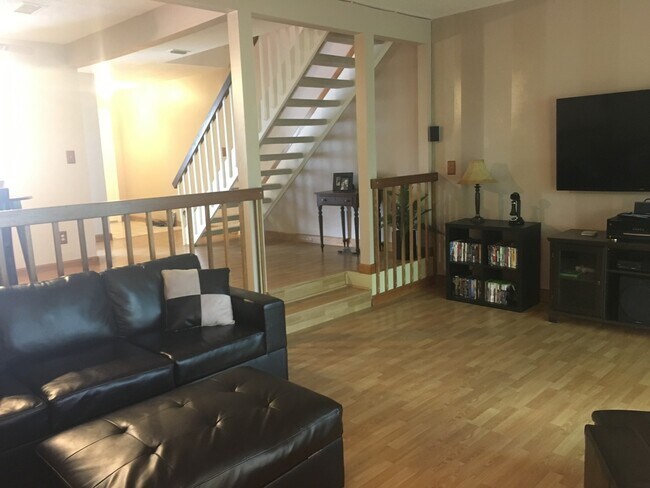Building Photo - 3bed/2.5 bath condo in Herons Cove, Va Bea...