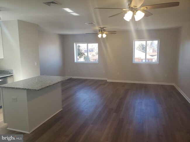 Building Photo - 15121 Beverly Dr