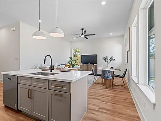 Building Photo - 6532 Weston St