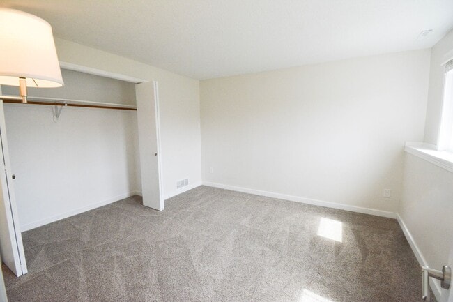 Building Photo - Luxury Lakeside Living – 3 Bed, 2.5 Bath Home with Stunning Views