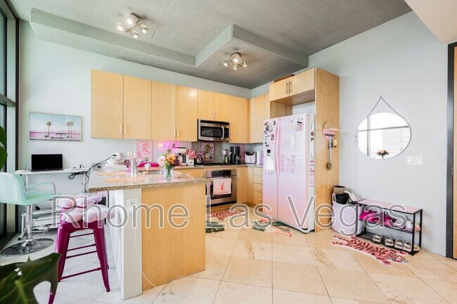 Building Photo - 353 E Bonneville Ave