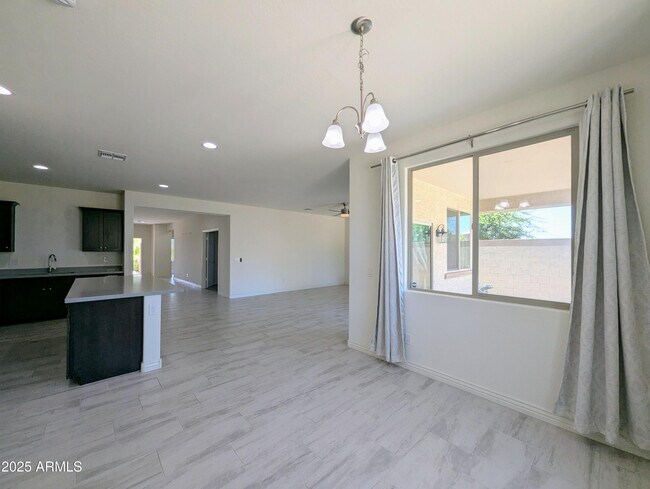 Building Photo - 6952 W Golden Ln