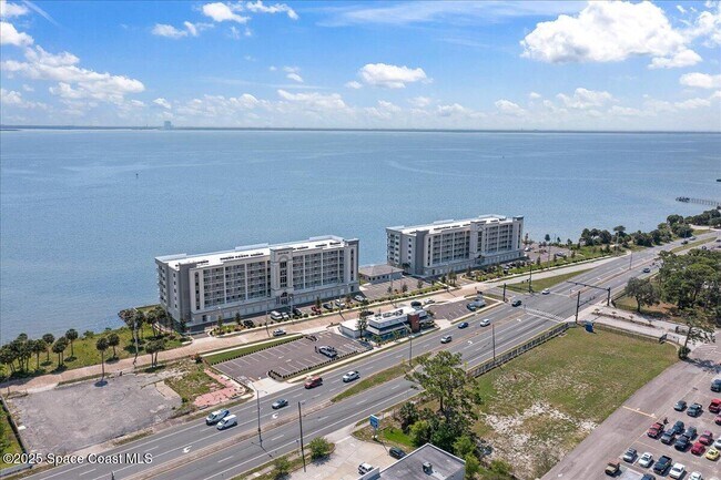 Building Photo - 1825 Riverside Dr