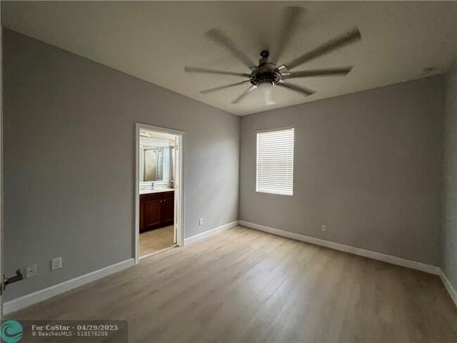 Building Photo - 9428 SW Merlin Ct