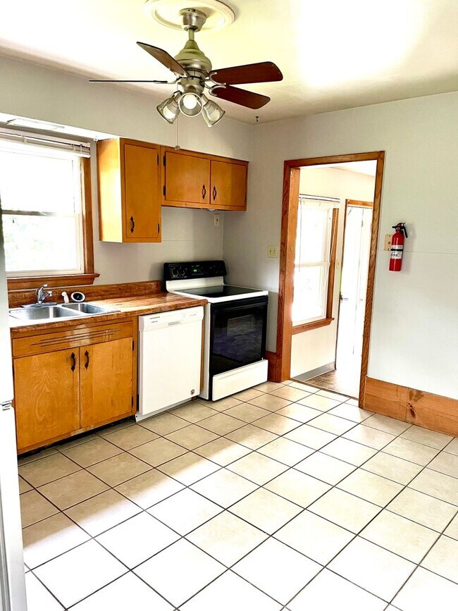 Building Photo - Will go fast! 3 BED house across from Memo...