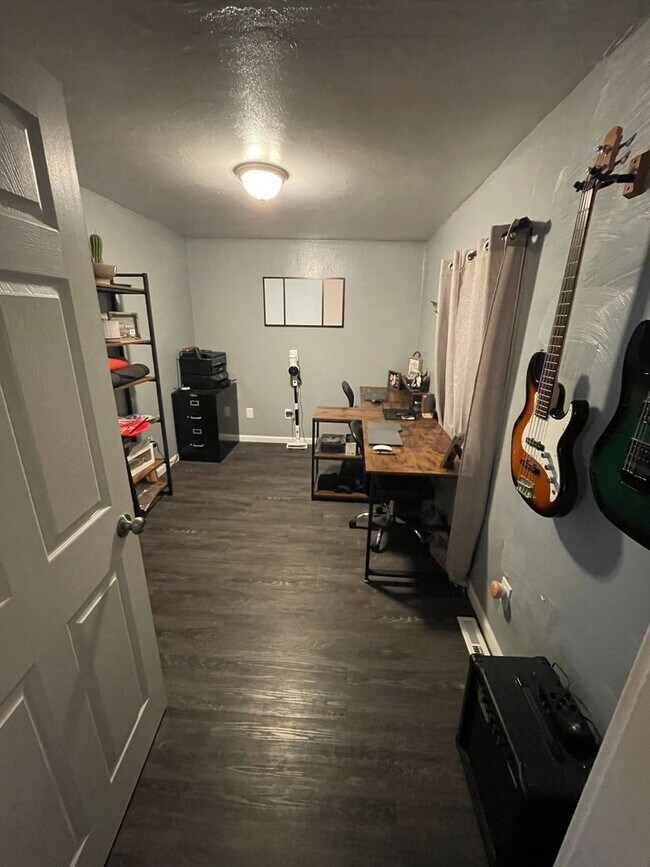 Building Photo - Beautifully updated with modern upgrades and cozy charm. PETS WELCOME