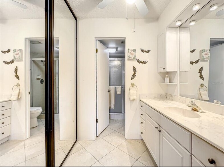 Mater bathroom - 1 Escondido Cir