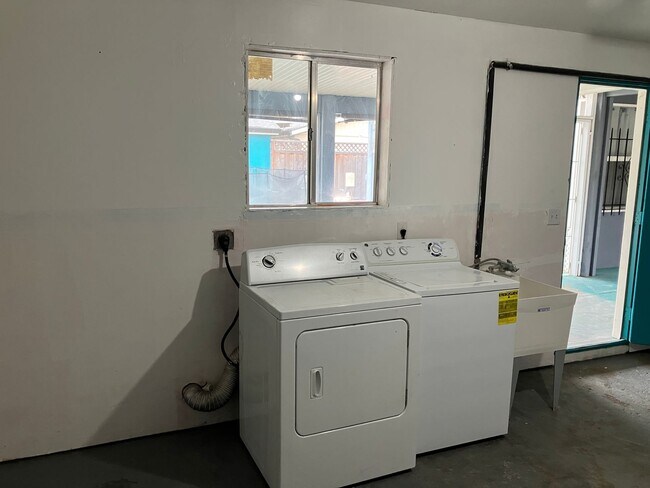 Building Photo - 1826 Uccello Ave