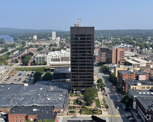 Building Photo - The Residence at 1000 Elm