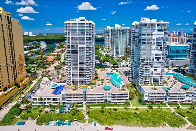 Building Photo - 16425 Collins Ave
