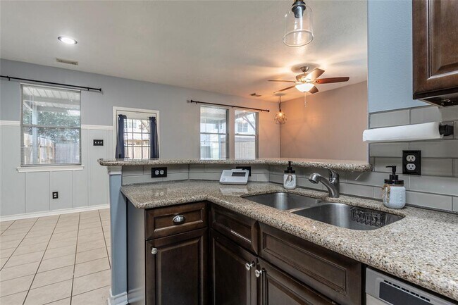 Building Photo - 336 Capella Oaks Ln
