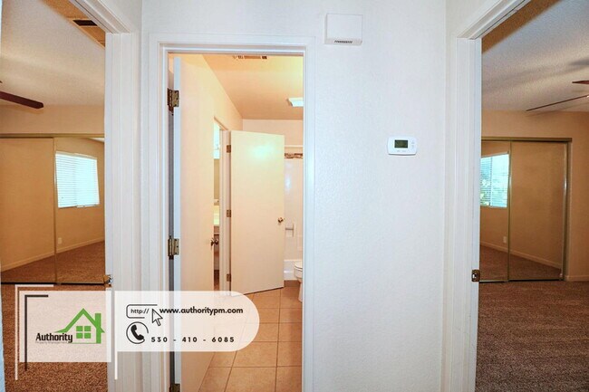 Building Photo - 1553 Bramble Pl