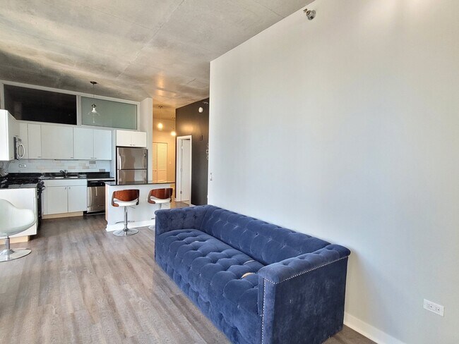 Building Photo - 235 W Van Buren St