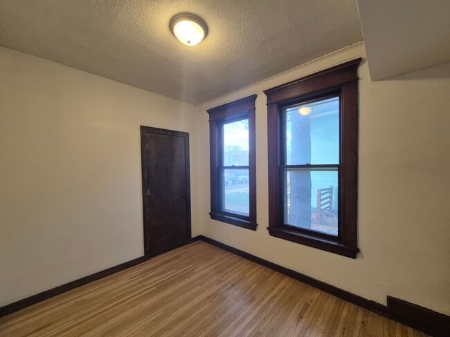 Building Photo - 416 Daly St