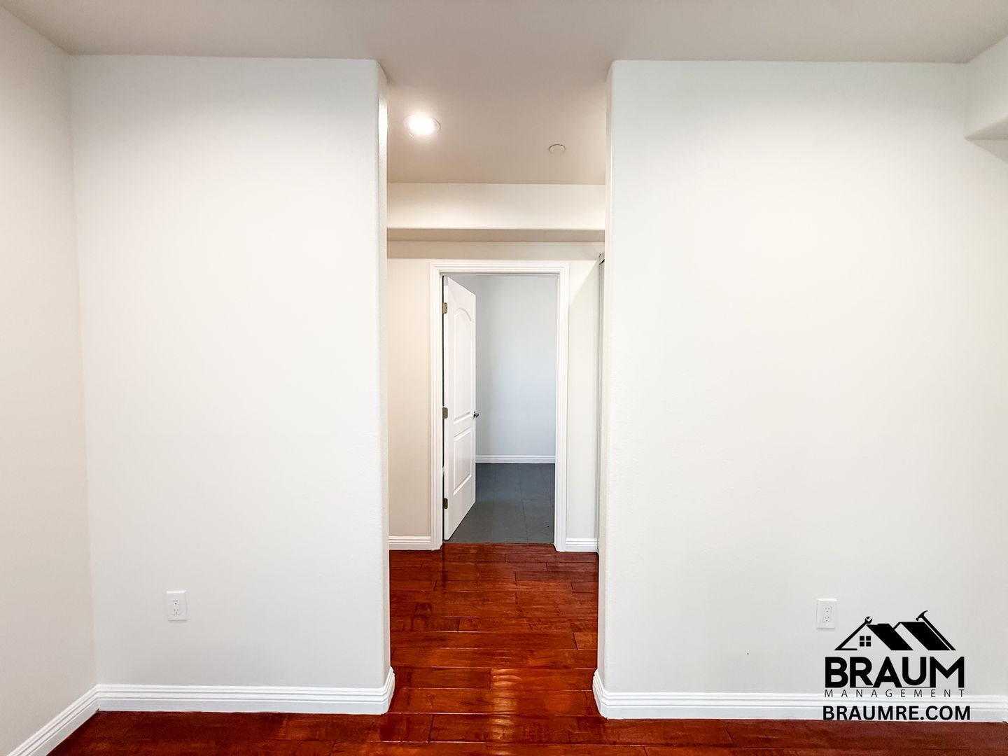 Building Photo - 332 S Virgil Ave