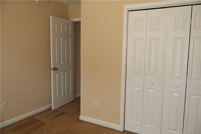 Building Photo - 176 Rivergate Ct