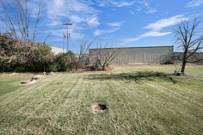 Building Photo - 2273 Country Ln