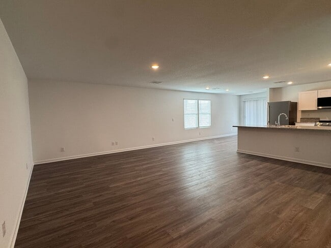 Building Photo - Laughlin Ranch New 3 Bed, 2 Bath close to Water, on Parkway