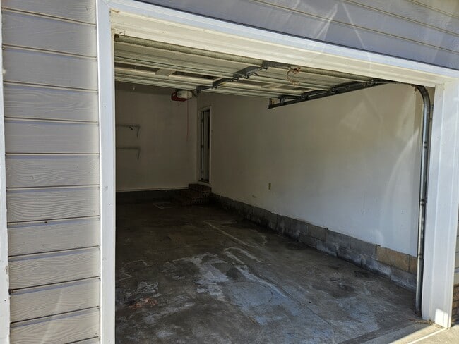 Building Photo - 104 Spring Hill Dr