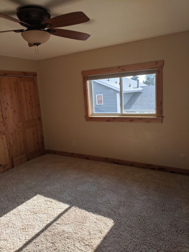 Building Photo - 5511 Old Farm Cir E