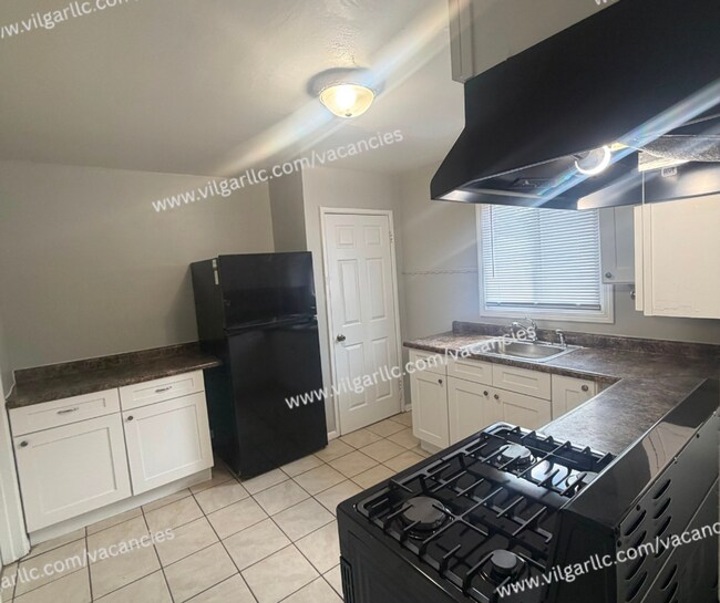 Building Photo - Newly updated 5 Bedrooms, 2- Bathroom Home