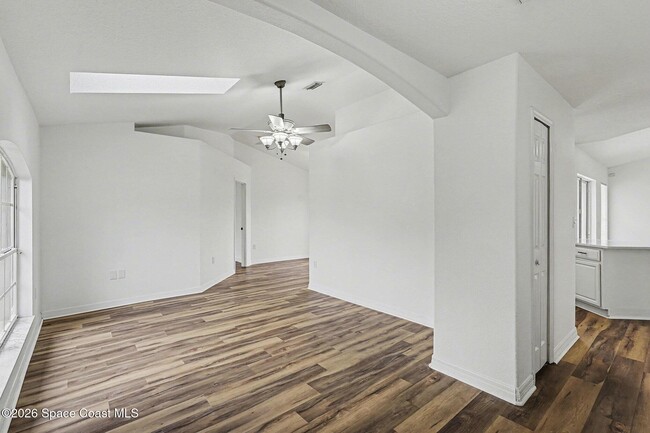 Building Photo - 998 Haas Ave NE