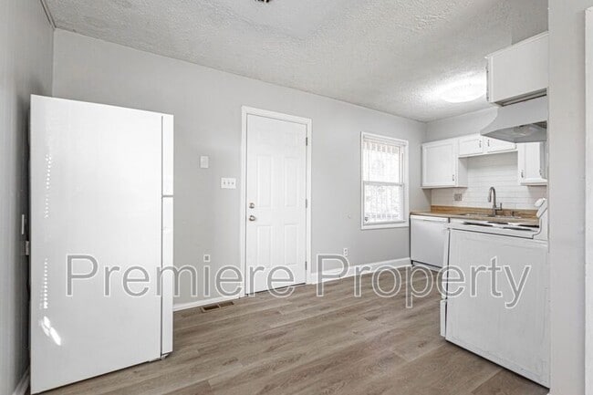 Building Photo - 7600 E 50th St