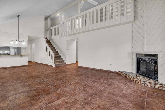 Building Photo - Prime Park Meadows Home