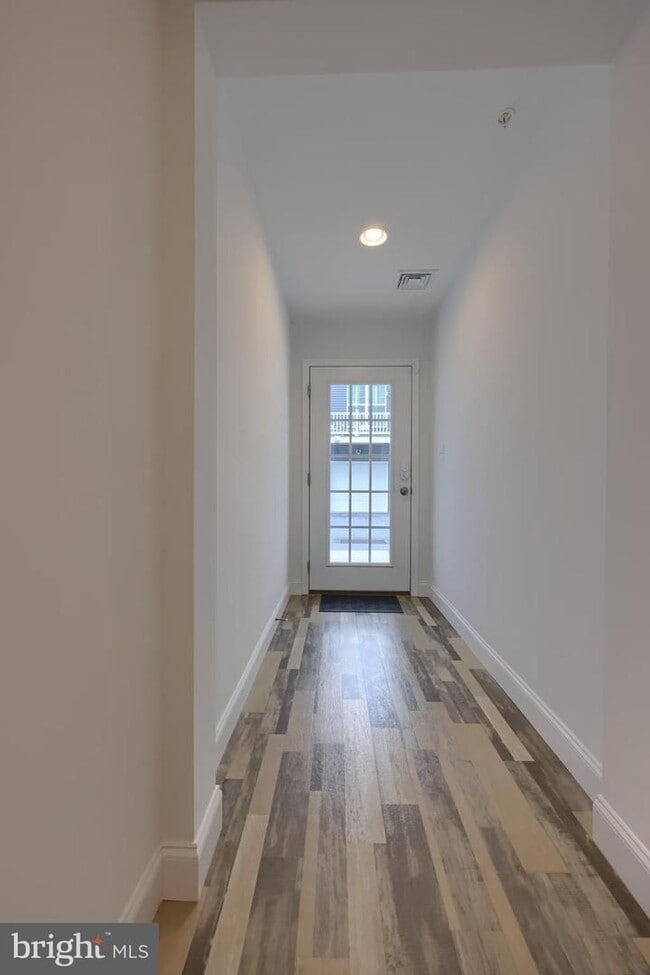 Building Photo - 204 Mayer Pl